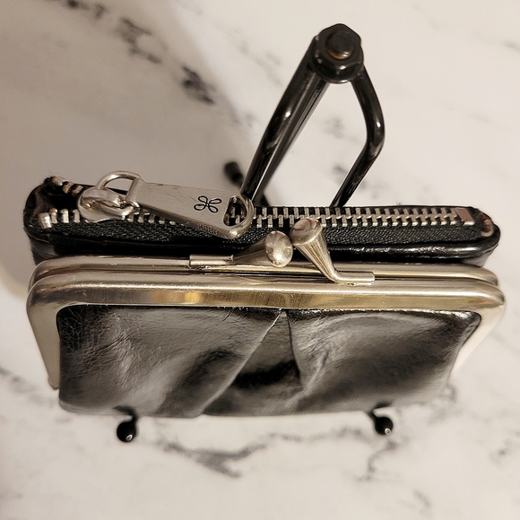 HOBO Shiny Black Patent Leather Small 'Peg' Wallet With Wanderlust Lining - Picture 2 of 6